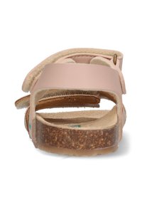 Rosa Ledersandalen mit verstellbaren Riemen, Korkfußbett und strukturiertem Boden. Die Rückansicht hebt das minimalistische Design und den effizienten Verschluss hervor.
