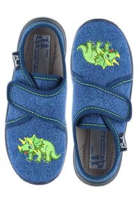 Baskets en denim bleu à enfiler avec broderie de dinosaures verts, avec des sangles réglables en Velcro et des coutures vertes contrastantes sur une semelle souple.