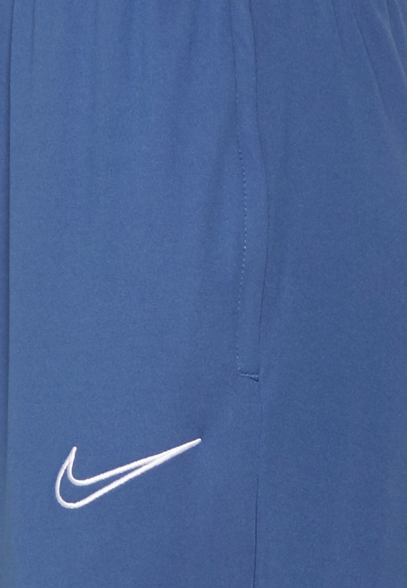 Herren Trainingsanzüge | Nike Performance ACADEMY PANT Jogginghose mystic navy/white/football grey/white/blau - OF57844 Herren Trainingsanzüge | Nike Performance ACADEMY PANT Jogginghose mystic navy/white/football grey/white/blau - OF57844