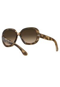 Occhiali da sole tartaruga con montatura quadrata oversize, lenti marroni sfumate e astine sottili con un delicato dettaglio del logo.