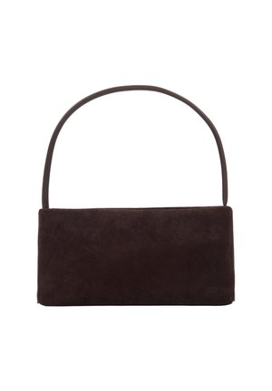 Obdélníková tmavě hnědá semišová taška se štíhlým jedním uchem, minimalistický design a žádné viditelné ozdoby.