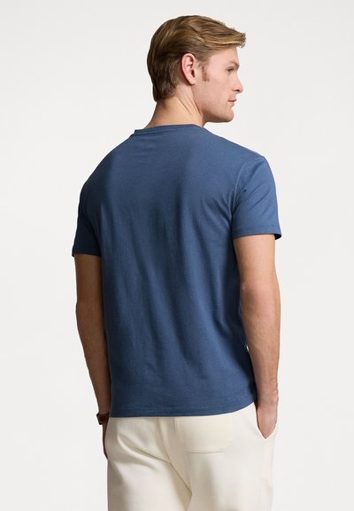 Polo Ralph Lauren CLASSIC FIT JERSEY V-NECK T-SHIRT - Basic T-shirt - clancy blue