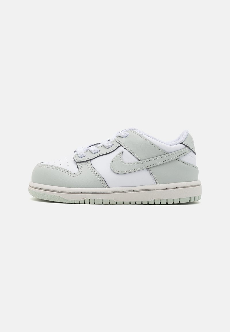 Nike Sportswear - DUNK LOW - Matalavartiset tennarit - white/light silver/photon dust, Suurenna