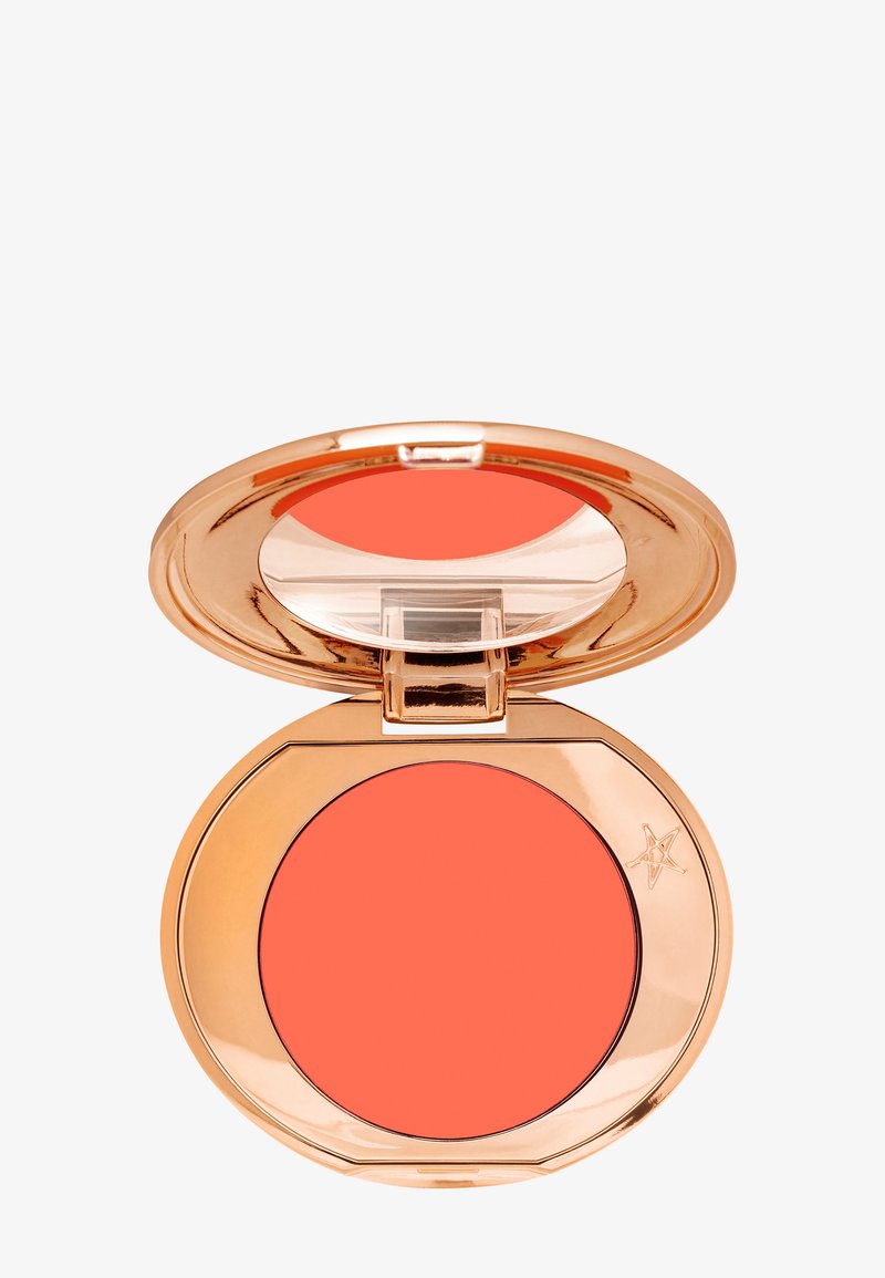 Fard à joues compact rond en rose doré métallique. Contient une texture crémeuse lisse de couleur corail. Dispose d'un couvercle miroir pour une application facile.