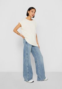 Urban Classics EXTENDED SHOULDER - Pamata T-krekls - whitesand