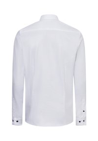 Weißes Langarmhemd aus strukturiertem Stoff. Mit einem klassischen Kragen und geknöpften Manschetten mit dunklen Knöpfen. Rückansicht gezeigt.