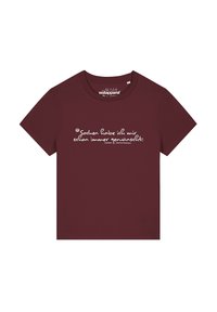 Bordeaux katoenen T-shirt met korte mouwen, met witte cursieve tekst op de voorkant. Ronde halsontwerp, korte, ontspannen pasvorm.