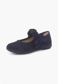 Ballerine in suede blu navy con punta rotonda, dettaglio in tessuto arricciato sulla parte superiore e un grande fiocco intrecciato sul lato.