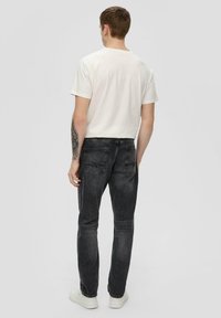 QS REGULAR FIT MID RISE  - Jean droit - anthrazit