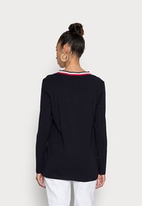 Tommy Hilfiger REGULAR - Camisola de manga comprida - desert sky