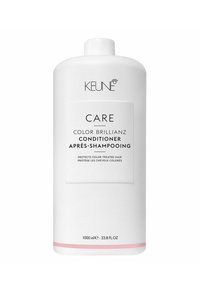 Bottiglia cilindrica bianca di balsamo con una striscia rosa nella parte inferiore. L'etichetta frontale recita "KEUNE CARE COLOR BRILLIANZ CONDITIONER". 1000 ml.