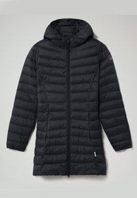 Zwarte lange gewatteerde jas met capuchon, voormezipper, twee zipped zijzakken en een klein rond embleem op de bovenste linker mouw.