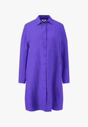 Lillā frakts ar pogām, apkakli, garām piedurknēm un brīvu piegriezumu. Iekļauj priekša pogas un sānu šķēlumi apakšējā malā.