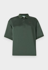 Mørkegrønn polo shirt laget av glatt stoff, med krage, tre knapper, korte ermer og en diskret logo på brystet.