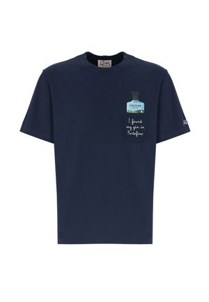 T-shirt blu navy con tasca frontale con grafica di una bottiglia di gin e testo "Ho trovato il mio gin a Portofino."