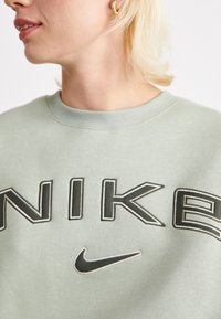 Nike Sportswear LOGO CREW - Collegepaita - jade horizon/lt orewood