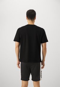 Puma JAWS CORE - Základné tričko - puma black