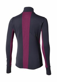 Langärmlige, taillierte Jacke mit hohem Kragen, dunkelblauem Grund und einem zentralen burgunderfarbenen senkrechten Streifen auf dem Rücken und den Ärmeln.