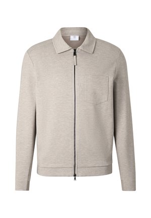 Hellbeige Reißverschlussjacke mit Kragen, langen Ärmeln und einer einzelnen Brusttasche, auf weißem Hintergrund dargestellt.