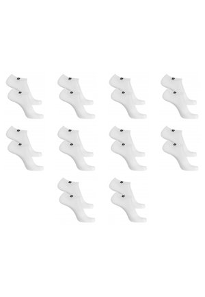 Dix paires de chaussettes blanches montant à la cheville, disposées en grille, chaque paire présentant un petit logo noir près de la bordure.