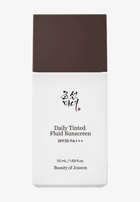 Weiße rechteckige Flasche mit braunem Verschluss. Vorderseitiger Text beinhaltet "Daily Tinted Fluid Sunscreen", "SPF30 PA+++" und den Markennamen "Beauty of Joseon".