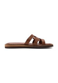 Sandale mule en cuir marron avec deux larges brides et une semelle plate, conçue pour un usage décontracté.