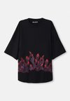 FLAMES OVER TEE - T-Shirt print - black/multicolor