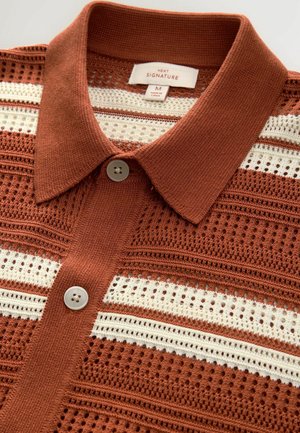 Next Pluus - rust orange