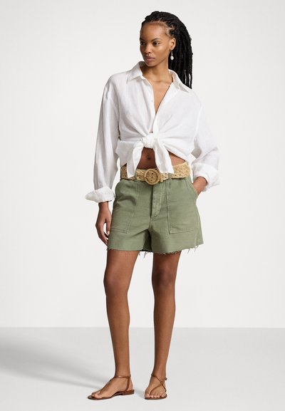 Polo Ralph Lauren COTTON REVERSE SATEEN FLAT FRONT - Šortky - olive