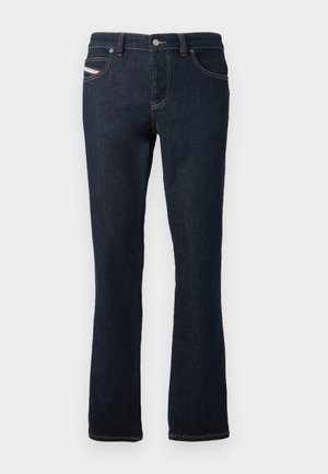 Jean en denim bleu marine à coupe droite, avec des coutures orange, une fermeture à bouton en métal et un petit logo sur la poche arrière.