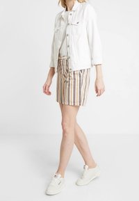 Esprit Šortky - off-white