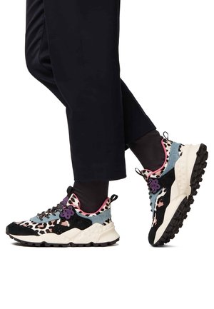 Flower Mountain, Baskets basses - light blue