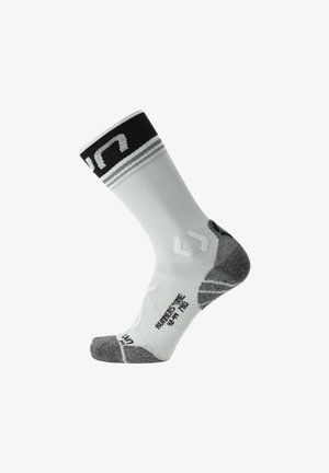 Weißer Sportsocken mit schwarzem Bund am oberen Ende, grauem Fersenteil und Zehenbereich, strukturiertem Stoff und verstärkten Bereichen für Langlebigkeit.