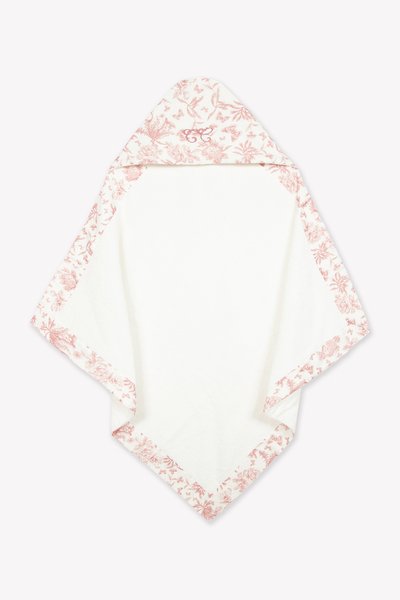 Κάπα-πετσέτα από λευκό τερι ύφασμα με ροζ φλοράλ σχέδιο περιμετρικά και κεντητά διακοσμητικά στη κουκούλα. Τετράγωνο σχήμα για πλήρη κάλυψη.