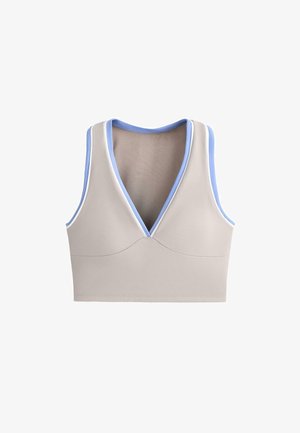 Beżowy krótki top bez rękawów z głębokim dekoltem w kształcie litery V i jasnoniebieskim obszyciem wokół szyi i pach, prezentowany na białym tle.