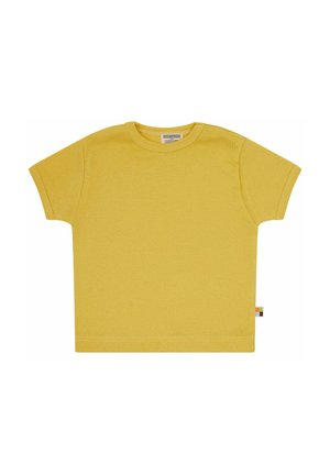 Gelbes Baumwoll-T-Shirt mit kurzen Ärmeln, Rundhalsausschnitt und einem kleinen mehrfarbigen Etikett an der Seite. Glatte Textur und lockere Passform.