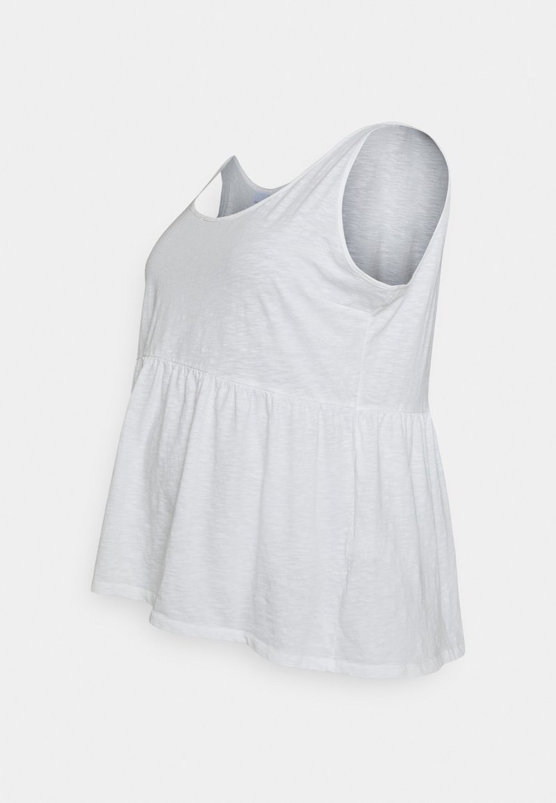 Top branco sem mangas com um corte solto, cintura franzida e textura de tecido suave. Recortes laterais nos ombros para um detalhe adicional.