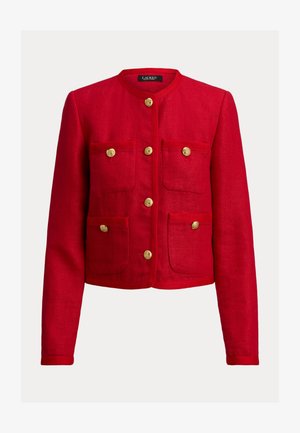 Piros len zakó kerek nyakkivágással, hosszú ujjak, arany gombok és négy foltzseb. Texturált anyag finom mintázattal.