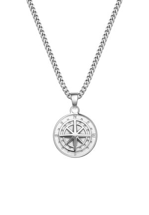 Sidabrinis kompaso pakabukas storame grandinėje, turintis detalų kompaso rožės dizainą su krypties žymėmis aplink kraštą.