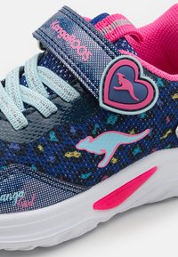 KangaROOS K-SLG BEAUTY BLINKY - Tenisice - navy/daisy pink