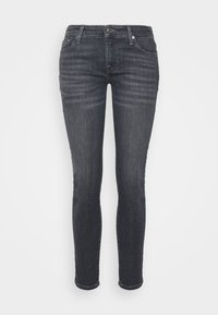 Jeans ajustados de color gris oscuro, hechos de mezclilla, con cierre de botón, cinco bolsillos y un sutil desgastado en los muslos.