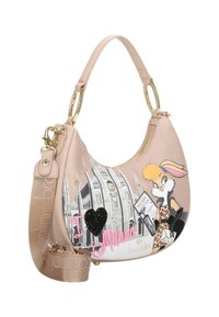 Borsa a mano in pelle rosa con ferrature dorate, decorata con personaggi dei cartoni animati, skyline di Milano e scritta "I ❤️ Milano". Dotata di tracolla removibile.