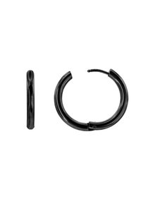 Orecchini a cerchio neri con un design liscio e arrotondato. Il metallo presenta una chiusura a clasp e una finitura lucida.