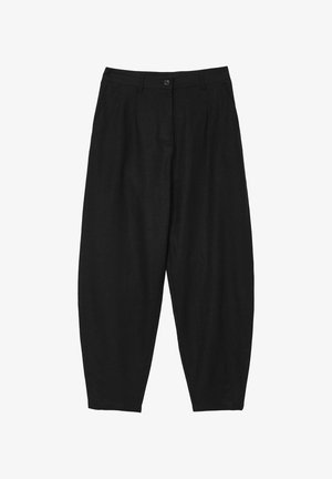 Pantalons en lin noir à coupe décontractée, dotés d'une fermeture à bouton, de plis avant et de bas de jambes fuselés. Texture lisse et couleur uniforme.