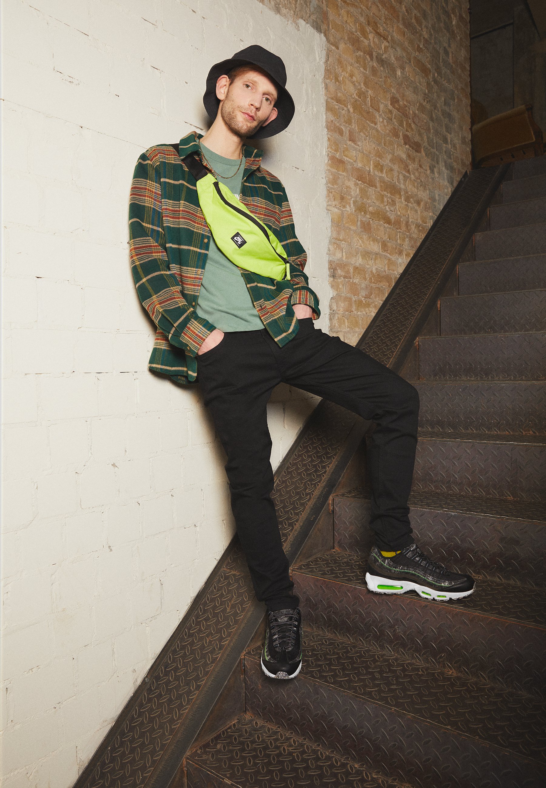 nike air max 95 se trainer wolf grey / black