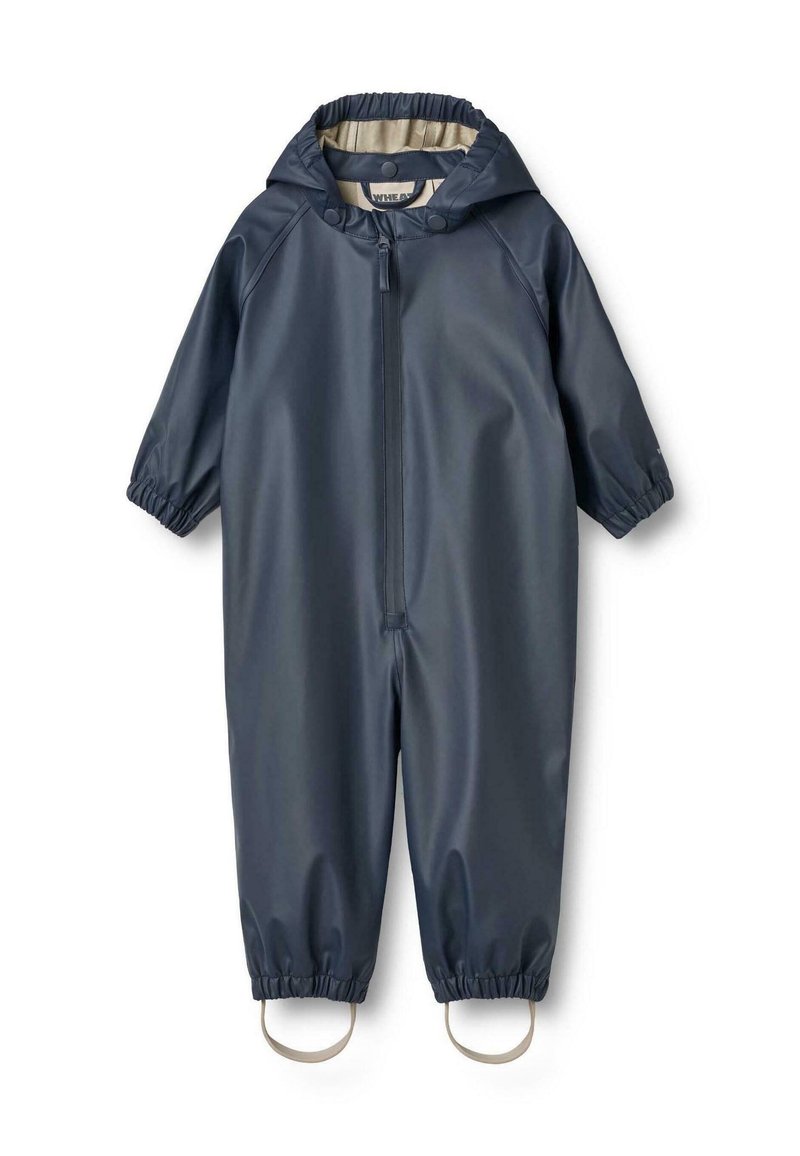 Mono impermeable azul marino con capucha, puños elásticos y cremallera frontal. Cuenta con lazos en los pies para asegurar sobre el calzado.