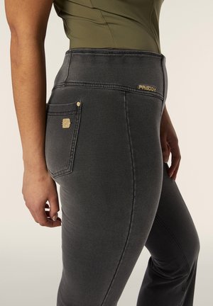 Freddy CON VITA MEDIA - Flared-farkut - medium grey denim black seams
