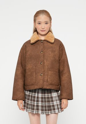 OBJSHARRI REVERSABLE JACKET - Mākslīgās ādas jaka - tannin/white sand