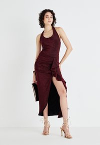 WAL G. GIANI RUFFLE GLITTER MIDI - Rochie cocktail/Rochie petrecere - wine