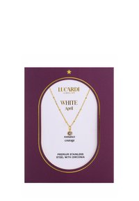 Gouden ketting met ronde zirconia hanger, tentoongesteld op een paarse kaart. Bevat de tekst "romantische moed". Gemaakt van roestvrij staal.